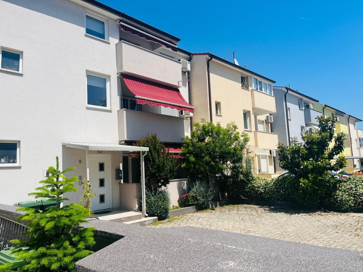 Mima Apartment พูลา ภายนอก รูปภาพ